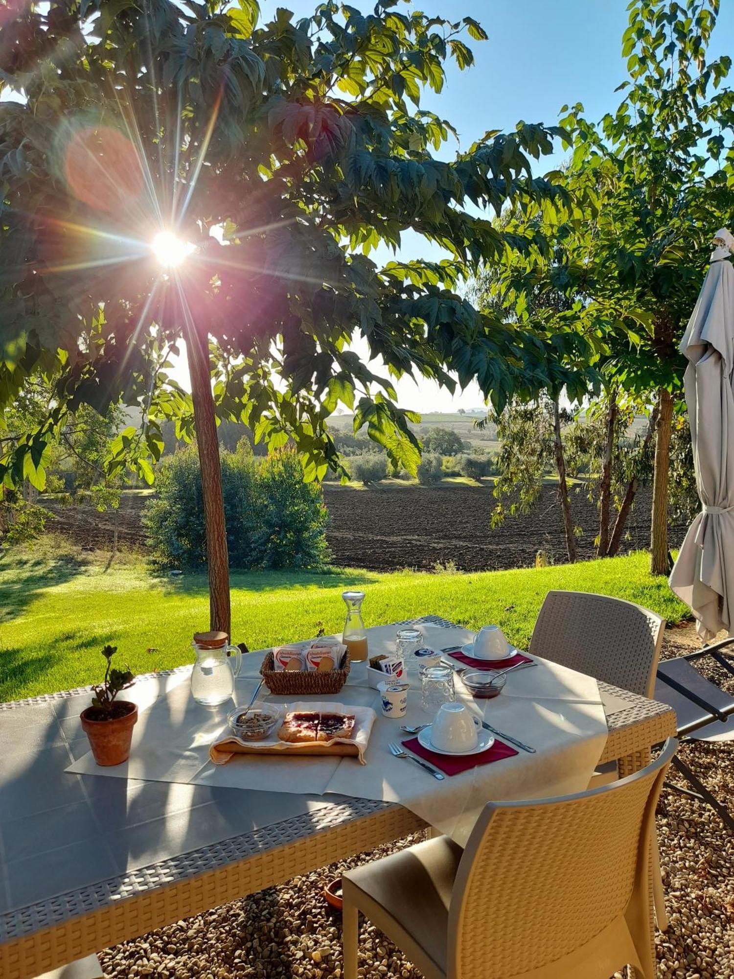 Agriturismo La Sorgente Фонтебланда Екстер'єр фото
